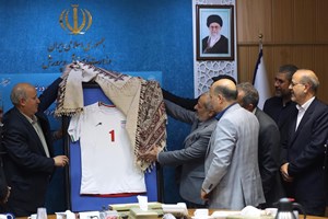 با حضور وزیر آموزش و پرورش و رییس فدراسیون فوتبال؛پیراهن تیم ملی فوتسال دانش‌آموزان رونمایی شد/ نگاه راهبردی به ورزش مدارس