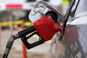 اختیار اصلاح قیمت بنزین به دولت واگذار شد