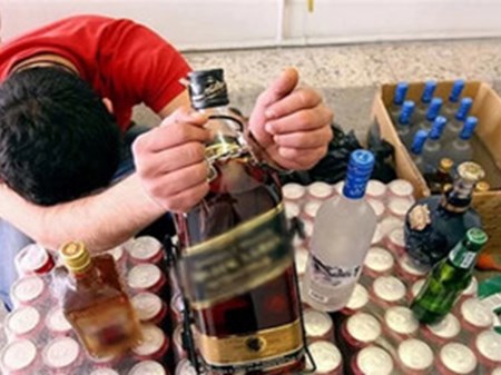 نگهداری و خرید و فروش مشروبات الکلی چه مجازاتی دارد؟