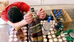 نگهداری و خرید و فروش مشروبات الکلی چه مجازاتی دارد؟