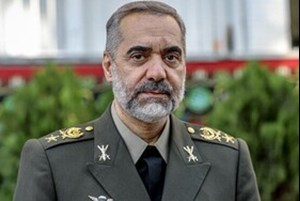 وزیر دفاع: امنیت شرق کشور تامین است/ تحویل شناورها با توانمندیهای بالاتر ادامه خواهد داشت