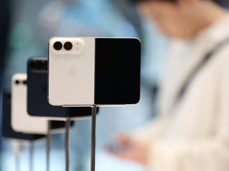 آیفون تاشوی اپل با قیمت ۲۰۰۰ دلار و عرضه محدود وارد بازار شد