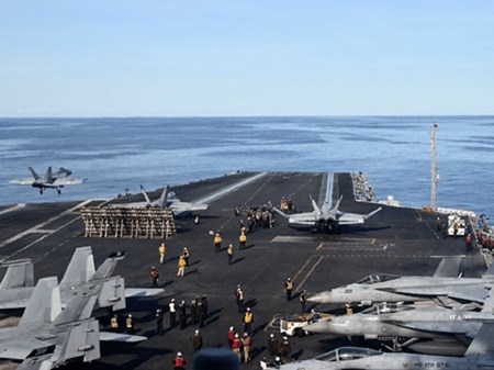 نیرو‌های نظامی آمریکا در سواحل ونزوئلا تا ۱۶۰۰۰ نفر می‌رسند