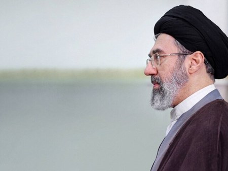 رهبر معظم انقلاب خطاب به محصلان: همواره پاسدار هویت ملی و پرچم نظام اسلامی باشید