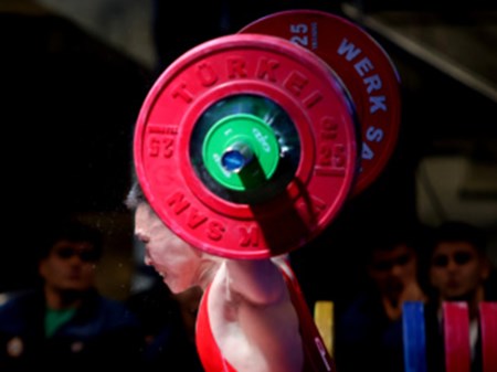 افتخارآفرینی ورزشکار خوزستانی در مسابقات وزنه برداری قهرمانی ارتش های جهان