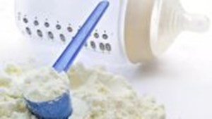 قیمت شیرخشک نوزاد تغییری نداشته است/ کمبود عرضه شیرخشک به زودی مرتفع می‌شود