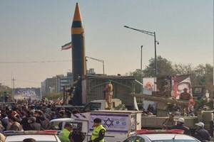 در رزمایش الی بیت‌المقدس تهران صورت گرفت؛ نمایش عمومی موشک بالستیک خرمشهر برای اولین بار