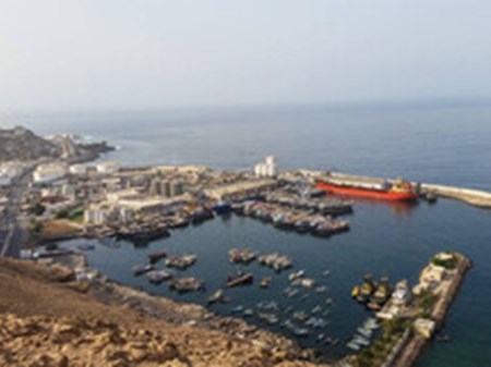 حمله مستقیم عربستان به ۲ کشتی اماراتی در بندر المکلا