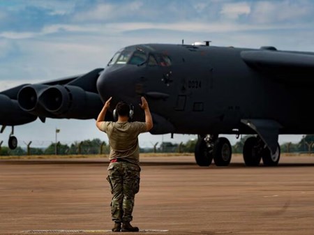 بمب‌افکن‌های استراتژیک آمریکا به اسپانیا رسیدند