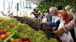 قیمت گذاری سلیقه ای عامل اصلی اختلاف قیمت میوه در مغازه ها/ گرانی میوه منطقی نیست