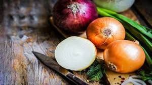 ۷ دلیل برای قرار دادن پیاز در رژیم غذایی