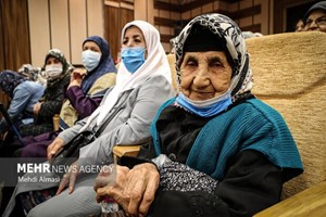 متخصص طب ایرانی عنوان کرد؛ سالمندان فست فود بخورند یا آبگوشت