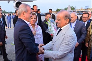 استاد ژئوپلیتیک دانشگاه پاسخ داد؛ چرا سفر پزشکیان به پاکستان اهمیت زیادی دارد؟