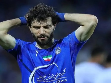 بازیکن خارجی در یک صورت از استقلال جدا می‌شود
