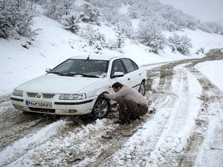 هشدار پلیس راهور: همراه داشتن تجهیزات زمستانی در مسیر‌های برفی الزامی است