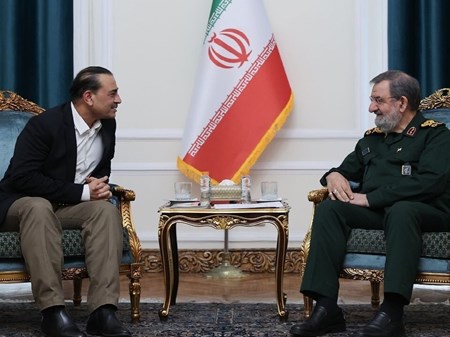 سرلشکر رضایی: آمریکا باید اقدامات عملی در خصوص اجرای شروط تفاهم‌نامه انجام دهد