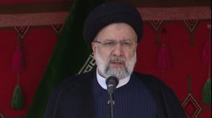 رئیسی در جمع عشایر کهگیلویه و بویراحمد: برق عشایر از طریق پنلهای خورشیدی تامین میشود/ دولت بر خرید محصولات عشایر تاکید دارد
