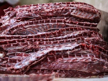 روزانه ۲۰۰ تن گوشت گرم وارد می‌شود