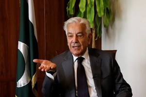وزیر دفاع پاکستان در مورد بروز جنگ با افغانستان هشدار داد