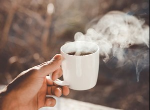آیا نوشیدنی گرم بدن را خنک می‌کند/واقعیت علمی پشت یک باور عمومی