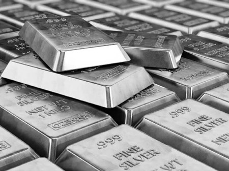 نقره برای نخستین‌بار در تاریخ از ۵۲ دلار عبور کرد