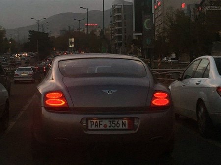 چرا برخی خودروهای لوکس با پلاک خارجی در ایران تردد میکنند؟