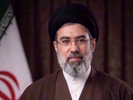 در پیامی به مناسبت هفته وحدت؛ رهبرانقلاب: حکام‌ منطقه دشمن واقعی خود را بشناسند/آحاد ملت اجازه بروز اختلاف بین خود ندهند