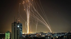 طوفان الاقصی/ حملات سنگین موشکی گردانهای قدس به فرودگاه بن گوریون