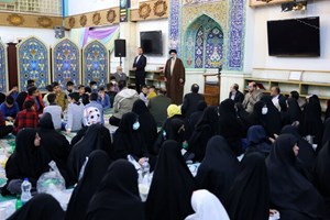 در ضیافت افطار با جمعی از ایتام/ رئیسجمهور: انسان در زندگی خود نباید تسلیم محدودیتها شود