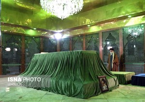 حضور رهبر انقلاب در حرم امام خمینی (س) و گلزار شهدای بهشت زهرا