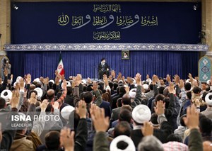 رهبر انقلاب اسلامی در دیدار جمعی از مردم قم : دشمن ما آرام نیست، ولی ما او را آرام میکنیم
