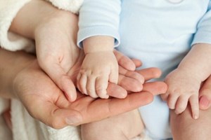 همه چیز درباره فرزندخواندگی؛ تفاوت مدلهای فرزندخواندگی دائم، امین موقت و طرح میزبان