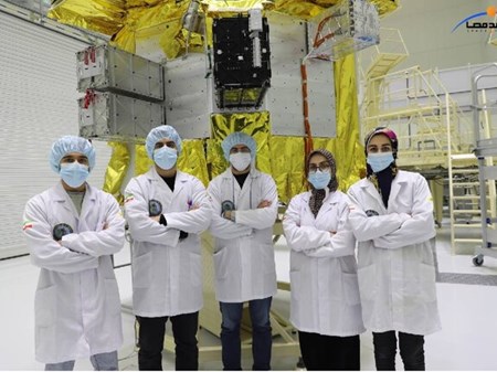 نسخه ارتقاءیافته ماهواره‌های کوثر و هدهد آماده پرتاب شد: پرتاب ماهواره کوثر از روسیه؛ گام جدید در توسعه‌ منظومه فضایی/با کوثر به فضا پیام دهید