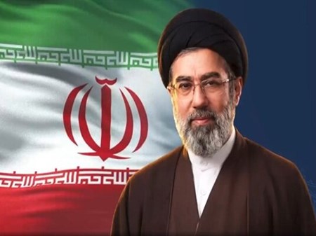 پاسخ به نامه‌های جمعی از دانشجویان سراسر کشور؛ رهبر انقلاب: تا رسیدن به قلّه‌های پیشرفت هم‌عهدیم