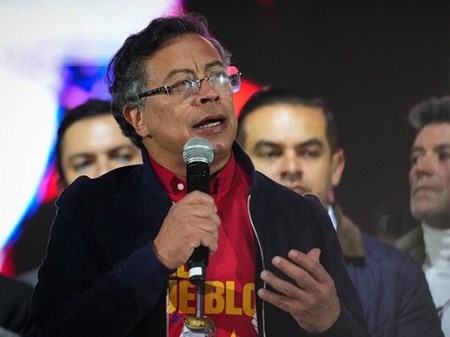 رئیس جمهور کلمبیا درصدد اعطای نشان سیمون بولیوار به مردم غزه است