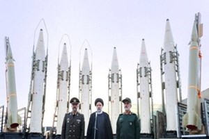 با حضور رئیسی صورت گرفت؛ رونمایی از پهپاد مهاجر ۱۰/ الحاق موشکهای«خرمشهر» و «حاج قاسم»