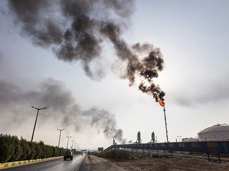 ضرورت اقدام فوری و تخصصی برای خاموشی فلر‌های نفتی شرق اهواز