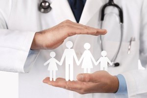 معاون وزیر بهداشت: طرح پزشک خانواده از سال آینده سراسری اجرا میشود/لزوم افزایش حمایت بیمهها