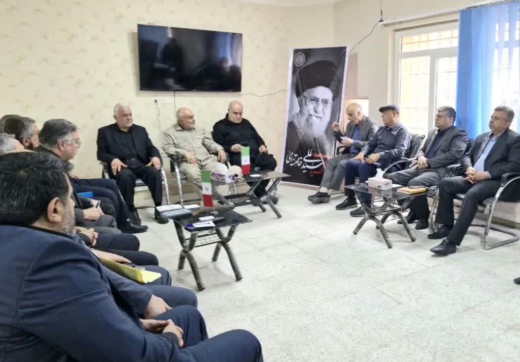 نظارت جدی استاندار خوزستان بر بازار و داروخانه‌ها در شرایط جنگی/ تاکید بر تداوم فعالیت صددرصدی بانک‌ها و هم‌افزایی کامل دستگاه‌های اجرایی