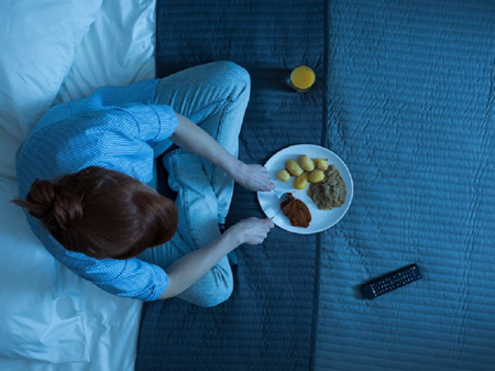 سالم‌ترین روش غذا خوردن در شب چیست؟