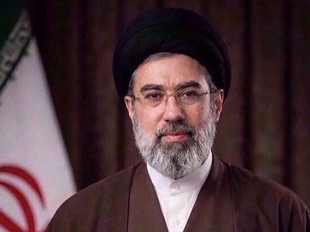 رهبر انقلاب: اقامهٔ نماز، اوّلین نشانهٔ حکومت صالحان است و در جهاد و فتح و ظفر نقش دارد