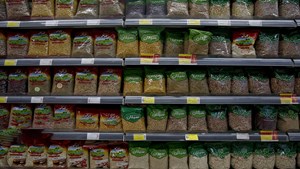 افزایش قیمت کالاهای اساسی وارداتی با ارز ۲۸۵۰۰ تومانی تخلف است