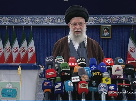 /برای وطن/ حضرت آیت‌الله خامنه‌ای پس از شرکت در انتخابات: در کار خیر حاجت هیچ استخاره نیست