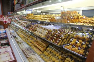 علاقه به شیرینی‌جات می‌تواند بر تصمیمات شما تاثیر گذارد