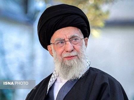 پیکر مطهر رهبر شهید به خاک سپرده شد