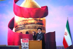 در آیین بزرگداشت شهدای مدافع حرم مطرح شد؛ رئیسی: پیام شهیدان خاموش شدنی نیست/بساط کشف حجاب جمع میشود