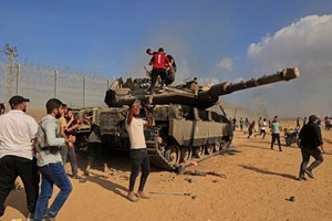 لحظه به لحظه با مقاومت فلسطین ؛ دومین روز طوفان الاقصی / رسانهه ای تل آویو : اسراییل تاکنون ۷۵۰ مفقود و ۱۰۰ اسیر دادهاست