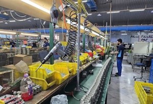 نماینده وزیر امور اقتصاد و دارایی: استفاده از ابزار نوین بانکی به حل مسایل بنگاه های اقتصادی کمک می کند