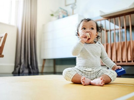 هشدار اورژانس درباره خطر خفگی کودکان با اجسام کوچک