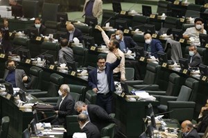 وزیر اقتصاد برای پاسخ به سوال نمایندگان به مجلس میرود